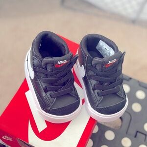 Blazer Mid '77 size 2